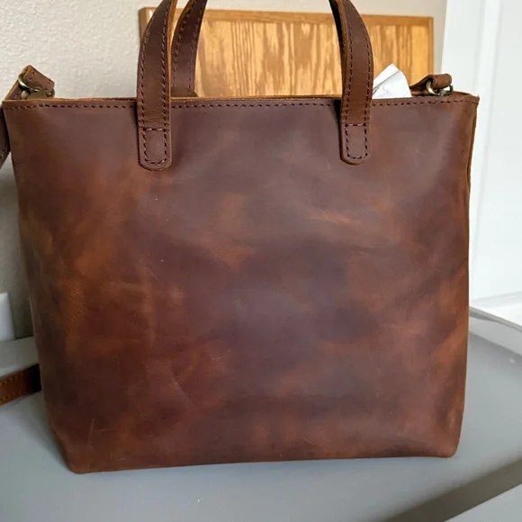 Canyon Medium Zip Crossbody w/ Tassel